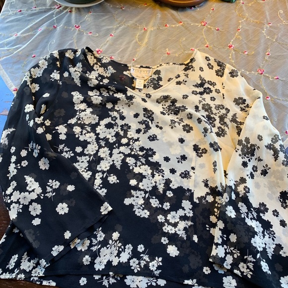 2 for $20 Talbots Bundle 3 tops - Picture 4 of 6